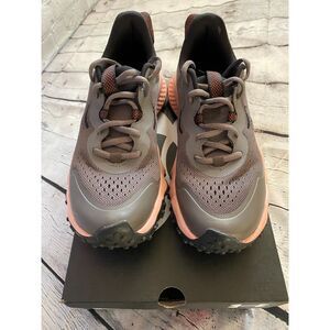 Under Armour Women's UA W Charged Maven Trail Shoes Size 8.5 Worn Once